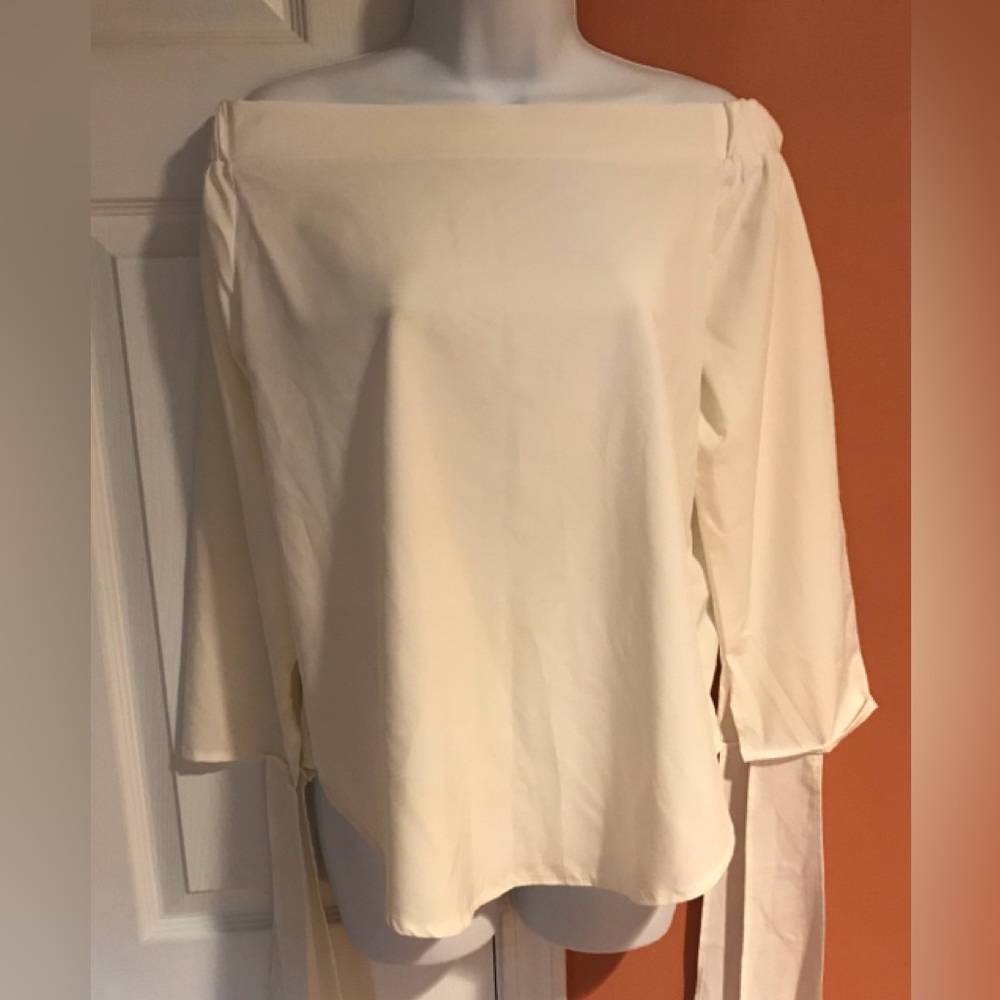 🌼🌼Women’s Cute Off-Shoulders Off White Shirt/Blouse